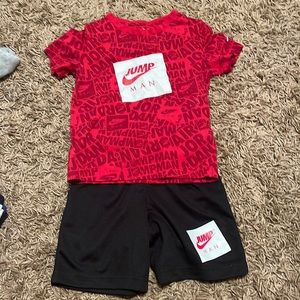 Jordan set size 4
EUC-worn twice